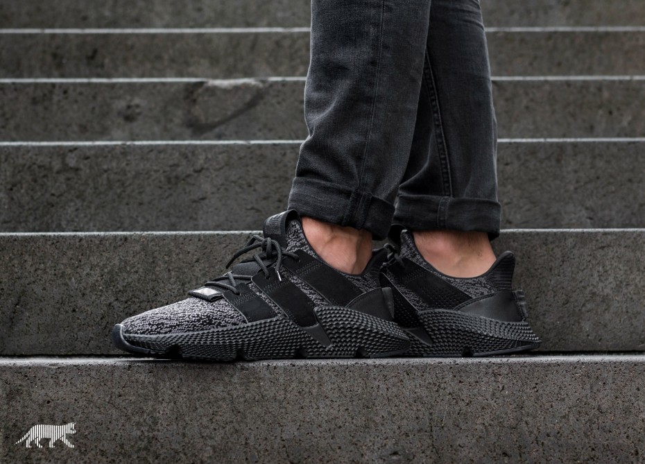 Triple store black prophere